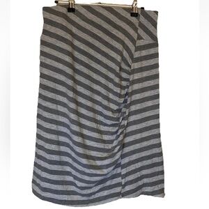 Athleta Gray Stripe Ruched Midi Skirt Size SP Back Zip Pocket Athleisure Chic